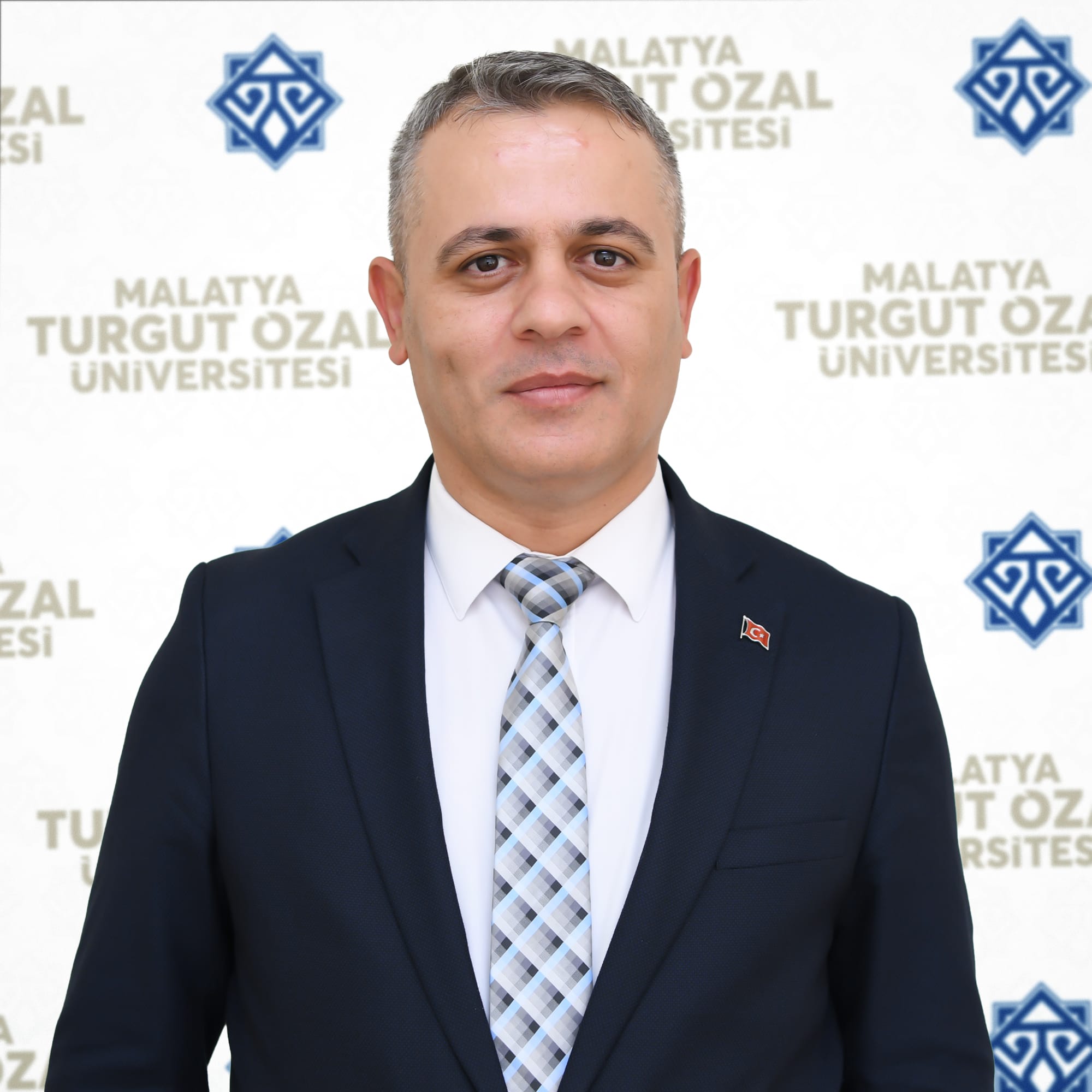 https://uisl.ozal.edu.tr/images/staff_images/379336631738774182.Arif%20Hoca.jpeg